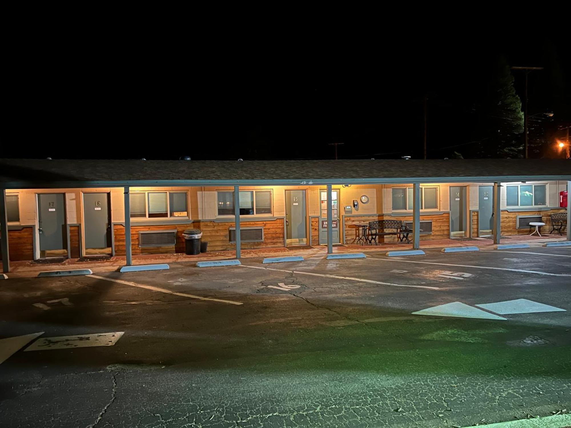 Starlight Motel Big Pine Buitenkant foto